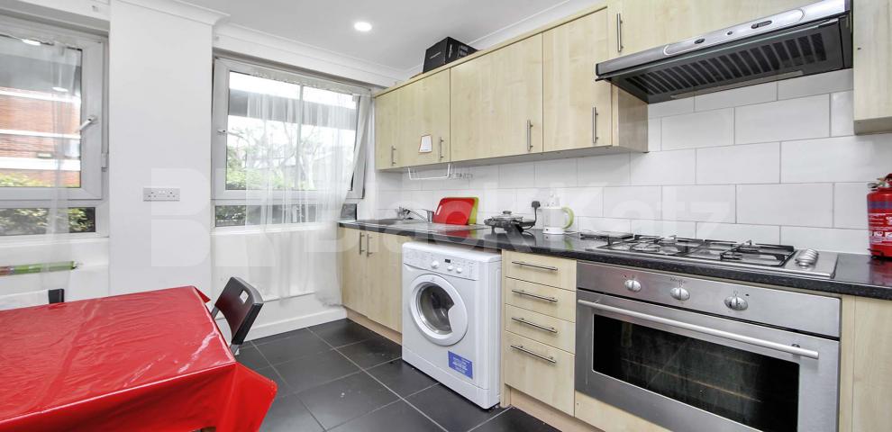 			New Instruction , 4 Bedroom, 1 bath, 0 reception Apartment			 Meakin Estate, Rothsay Street, Tower Bridge